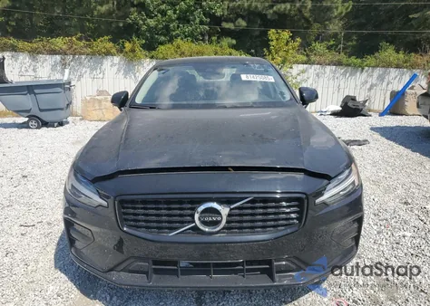2022 Volvo S60 B5 Momentum z USA, uszkodzony, nr VIN 7JRL12TZ8NG189657